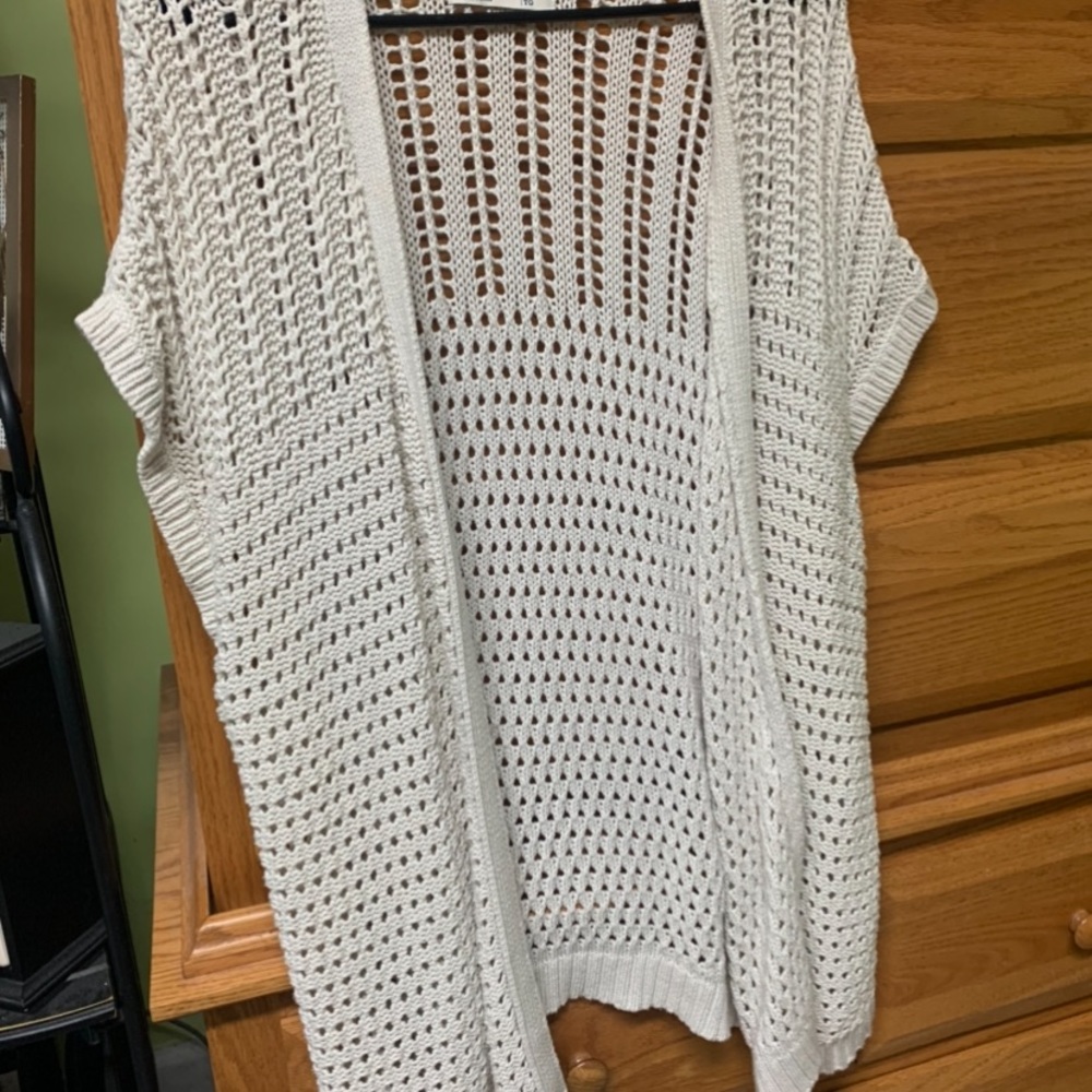 Loose knit short-sleeved cardigan sweater